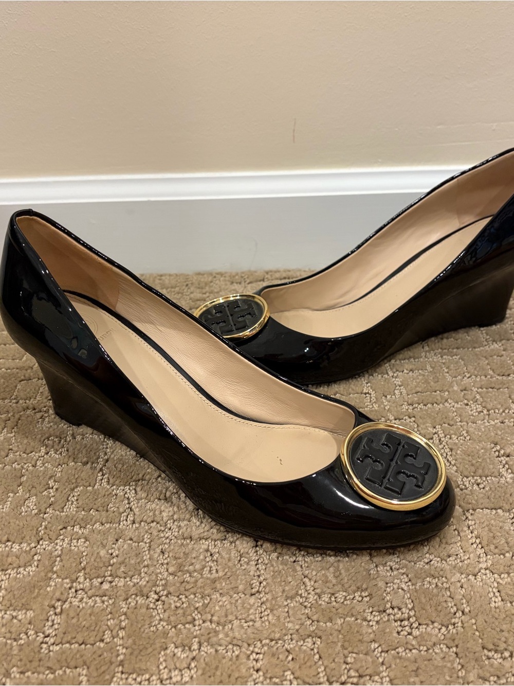 Tory Burch Black Wedge Pumps with Logo Medallion Size 9